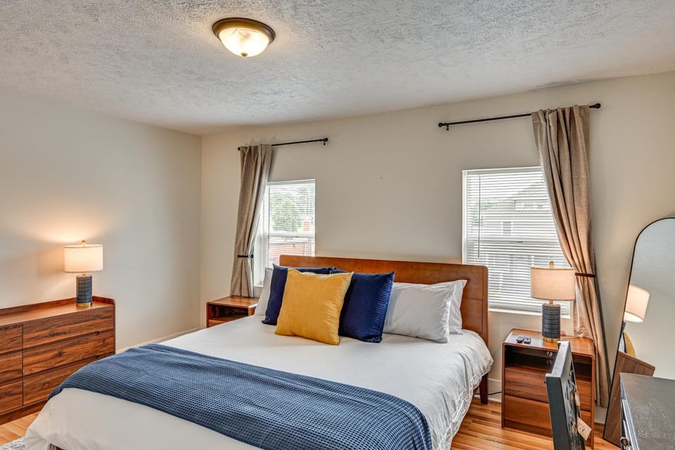 1 Mi to University of Notre Dame! Pets Welcome House in South Bend