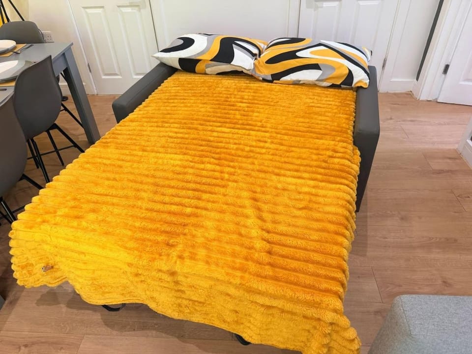 Bed, Living room