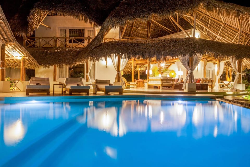 Property building, Swimming pool, Swimming pool