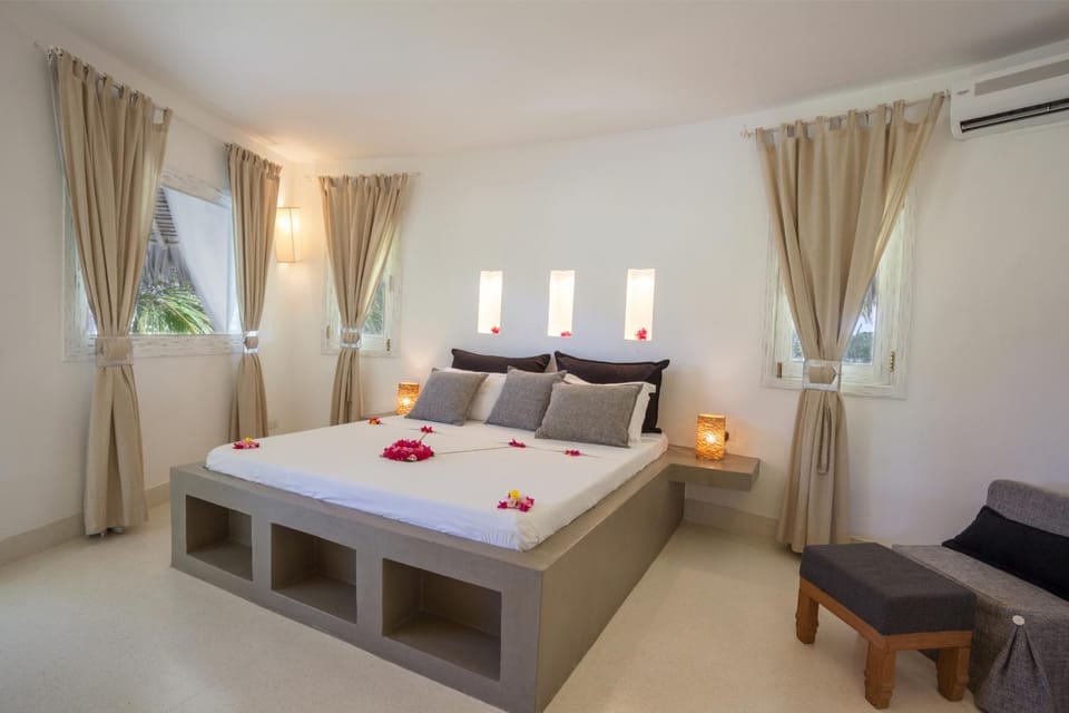 Photo of the whole room, Bedroom