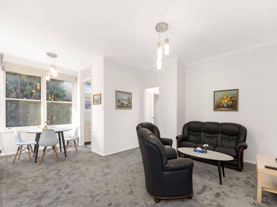 Sunny 2BR Family Unit - Walk to Beach and Shops Apartment in Sydney