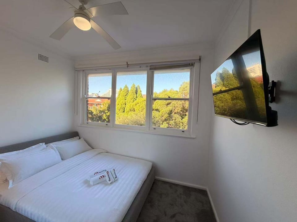Sunny 2BR Family Unit - Walk to Beach and Shops Apartment in Sydney