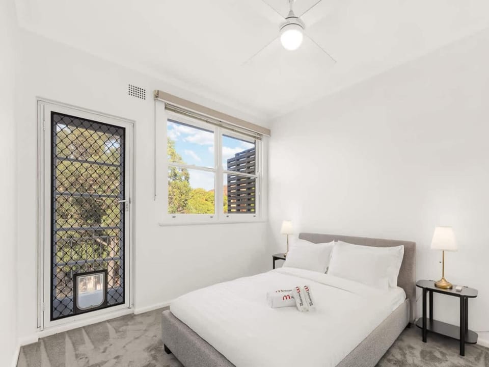 Sunny 2BR Family Unit - Walk to Beach and Shops Apartment in Sydney