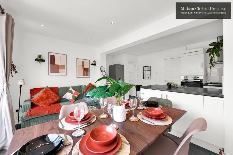 Kitchen or kitchenette, Living room, Food and drinks, Seating area, Dining area