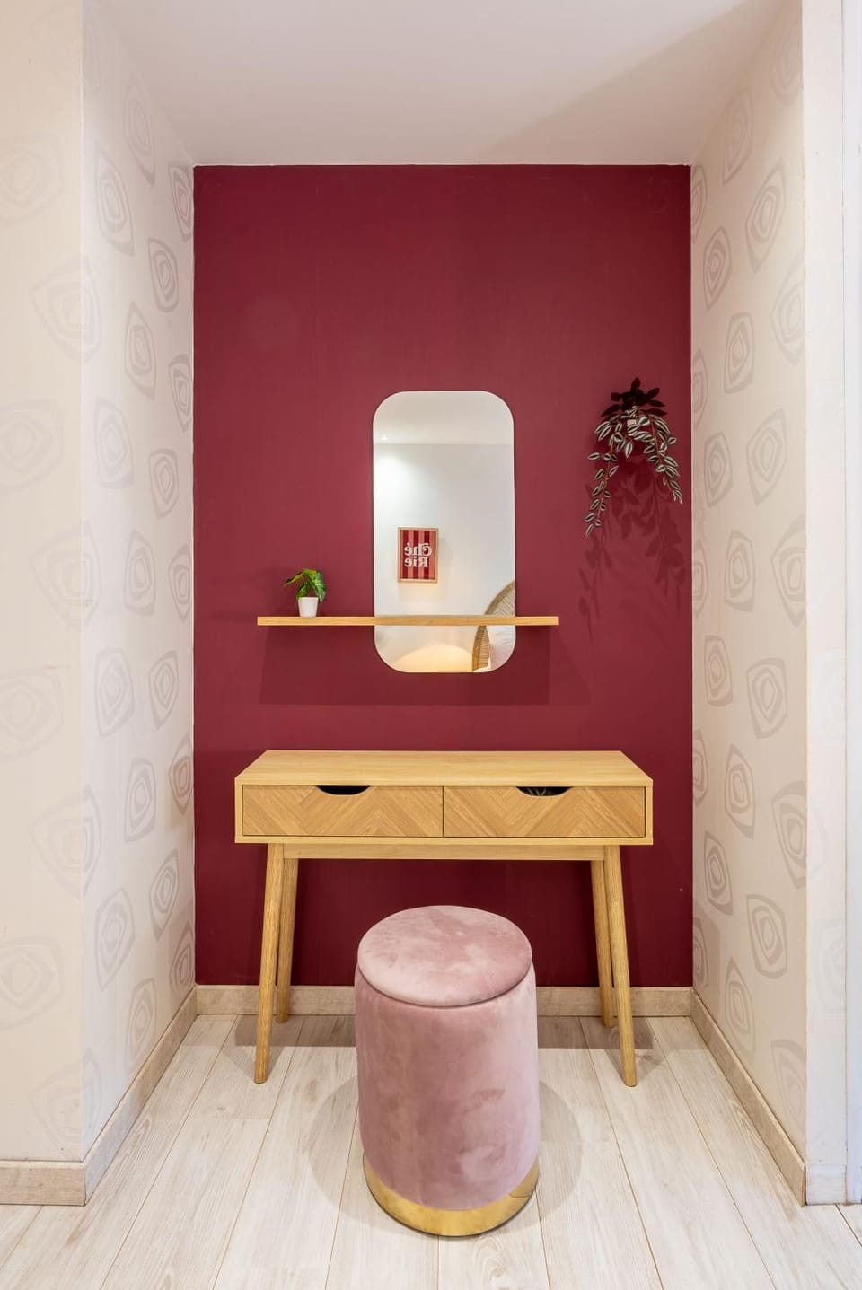 Decorative detail, Seating area, Bedroom, concierge