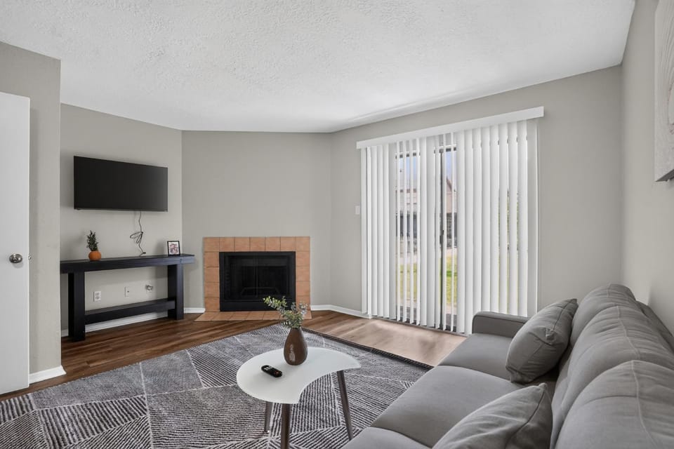 Regency Place Modern Comfort, 2BR Home Apartment in Beaumont