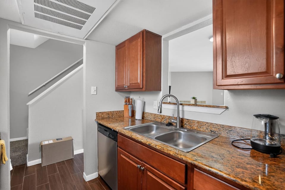 Regency Place Cozy 2BR for Work & Rest Apartment in Beaumont