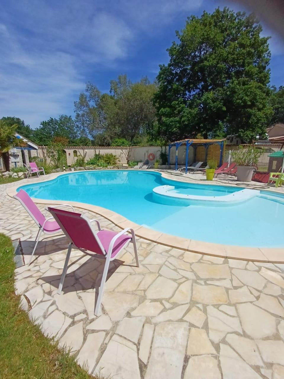 Roulotte insolite Campground/ 
RV Resort in Nouvelle-Aquitaine