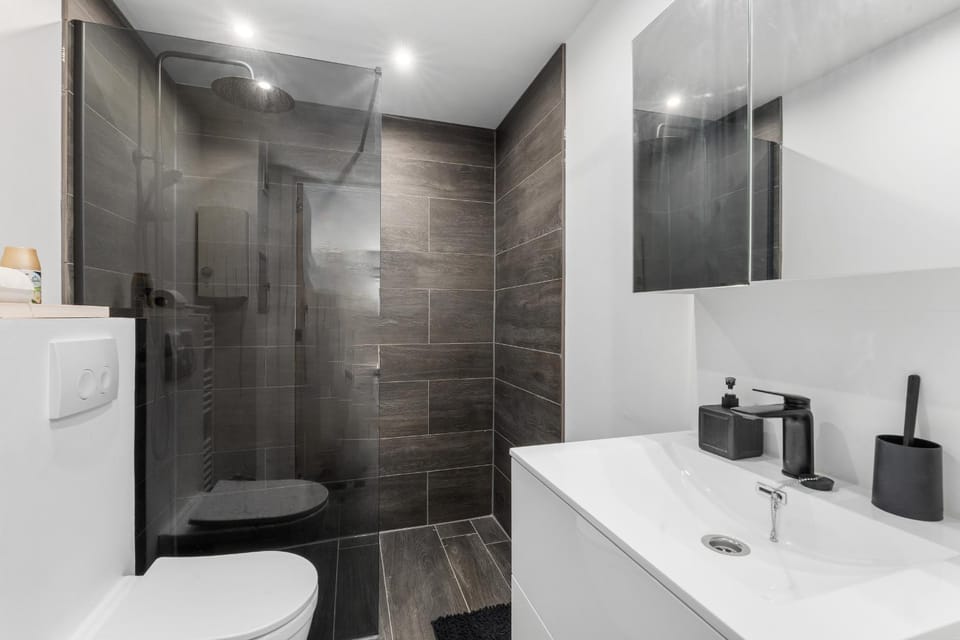 Shower, Toilet, Bathroom