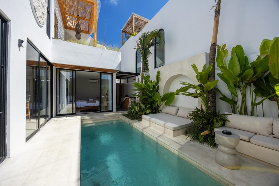 Pool view, Swimming pool, sunbed