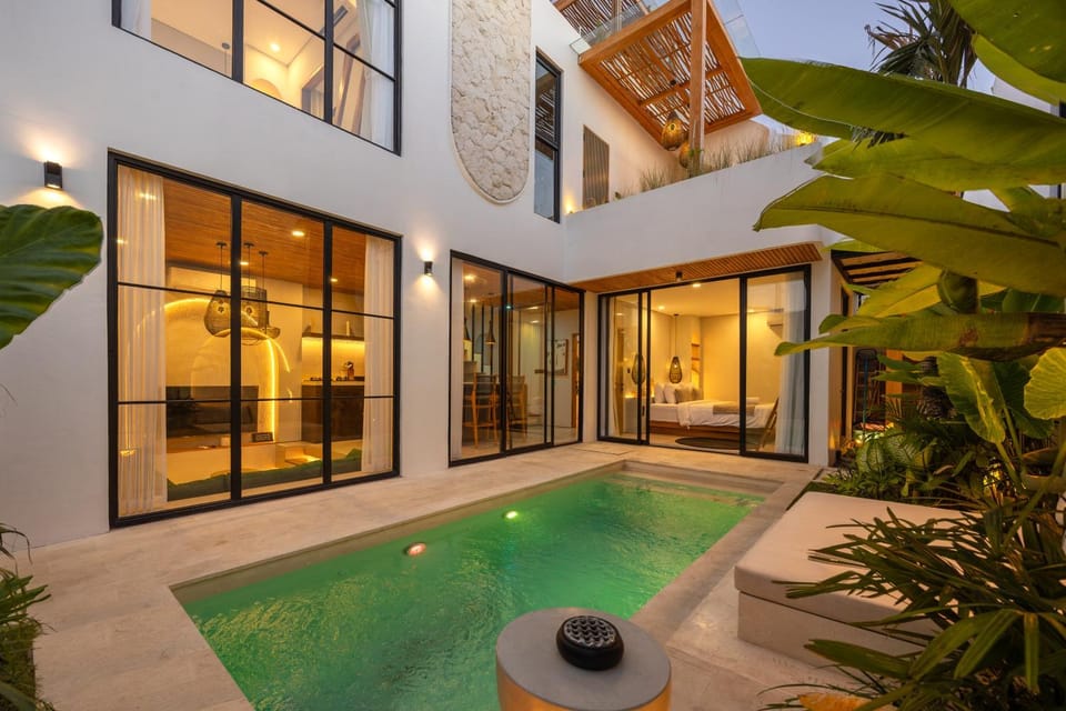 Property building, Garden, Pool view, Swimming pool, sunbed