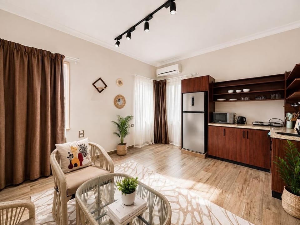 Garden Retreat 2BR in Heliopolis Balcony &Garden Apartment in Cairo Governorate