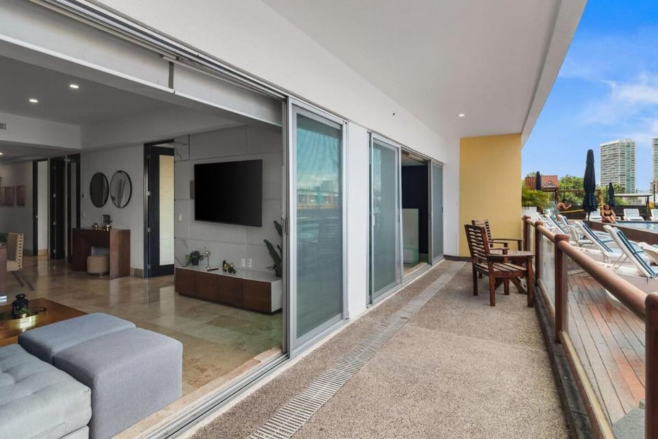Premium Deck12 Getaway, Steps to Casino Apartment in Puerto Vallarta