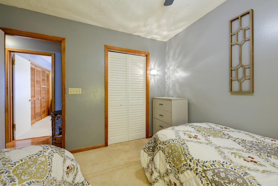 16 Mi to Dtwn Charleston! Backyard Retreat w/ Deck Apartment in Goose Creek