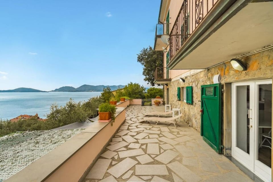 La Terrazza sul mare-privateparking-seaview-AC House in Tellaro