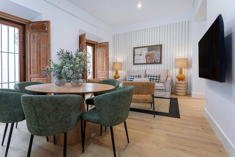TV and multimedia, Living room, Other, Seating area, Dining area