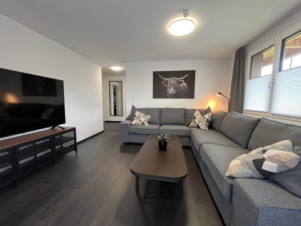 Communal lounge/ TV room, TV and multimedia, Living room, Seating area, Evening entertainment