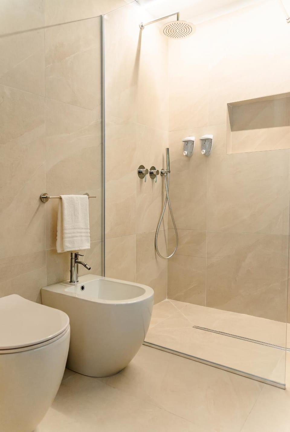 Shower, Toilet, Bathroom, towels