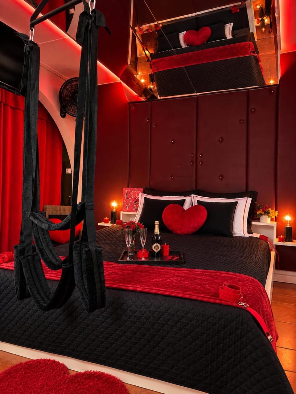 Bed, Living room, Photo of the whole room, Seating area, Bedroom