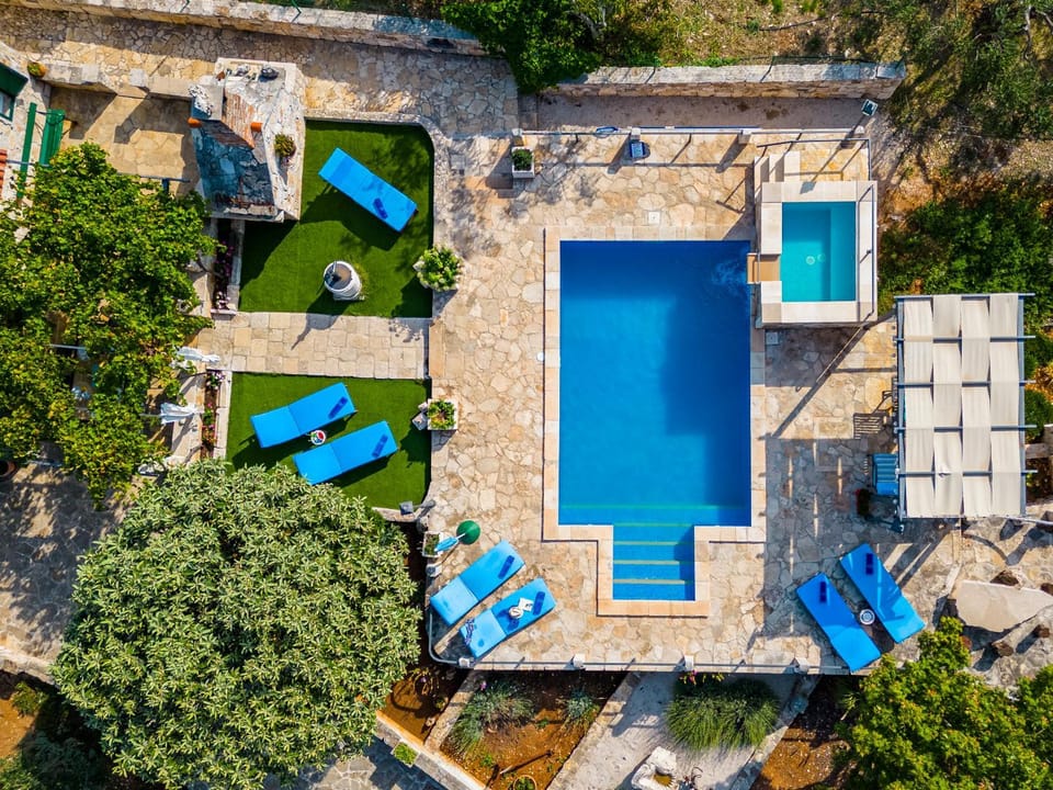 Hot Tub, Swimming pool