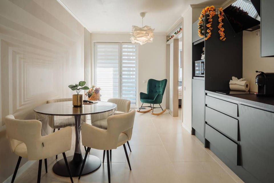 Nova Modern Stay with Underground Parking Apartment in Cluj-Napoca