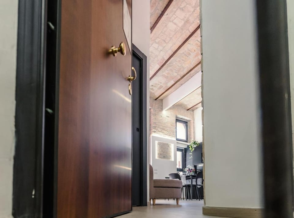 Retreat with Terrace, 25-minute walk from the Trevi Fountain Apartment in Rome