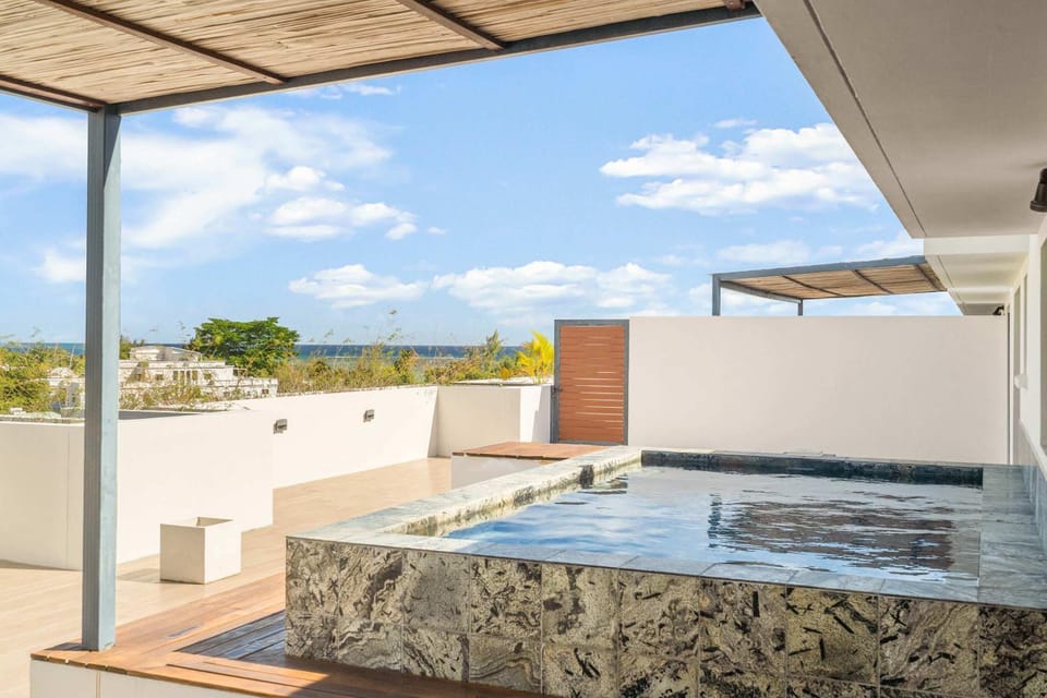 Palm Horizon - Rooftop Penthouse & Private Pool Apartment in Rivière Noire District, Mauritius