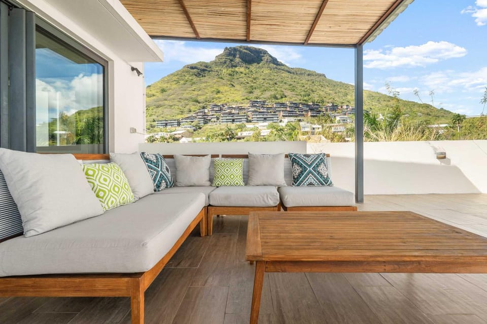 Palm Horizon - Rooftop Penthouse & Private Pool Apartment in Rivière Noire District, Mauritius
