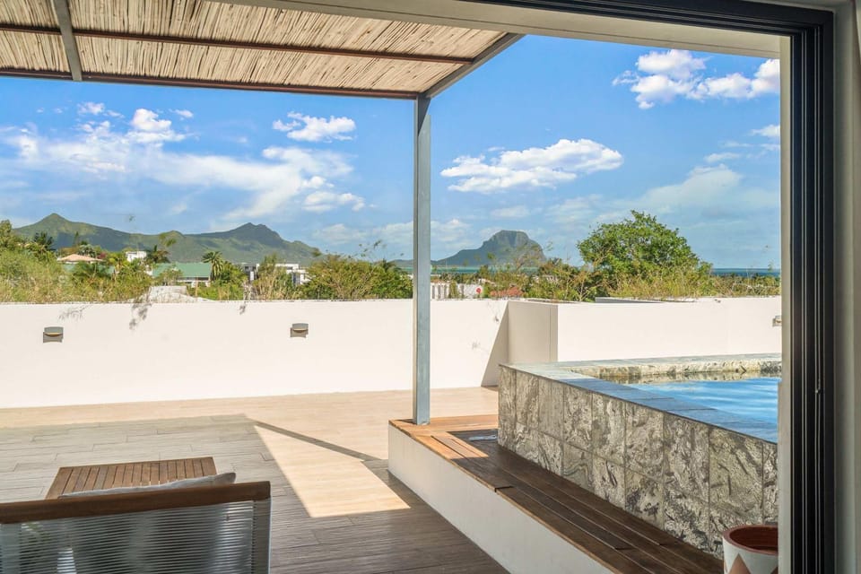 Palm Horizon - Rooftop Penthouse & Private Pool Apartment in Rivière Noire District, Mauritius
