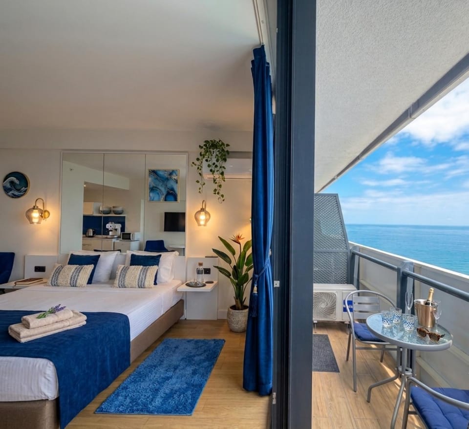 Bed, Balcony/Terrace, Sea view