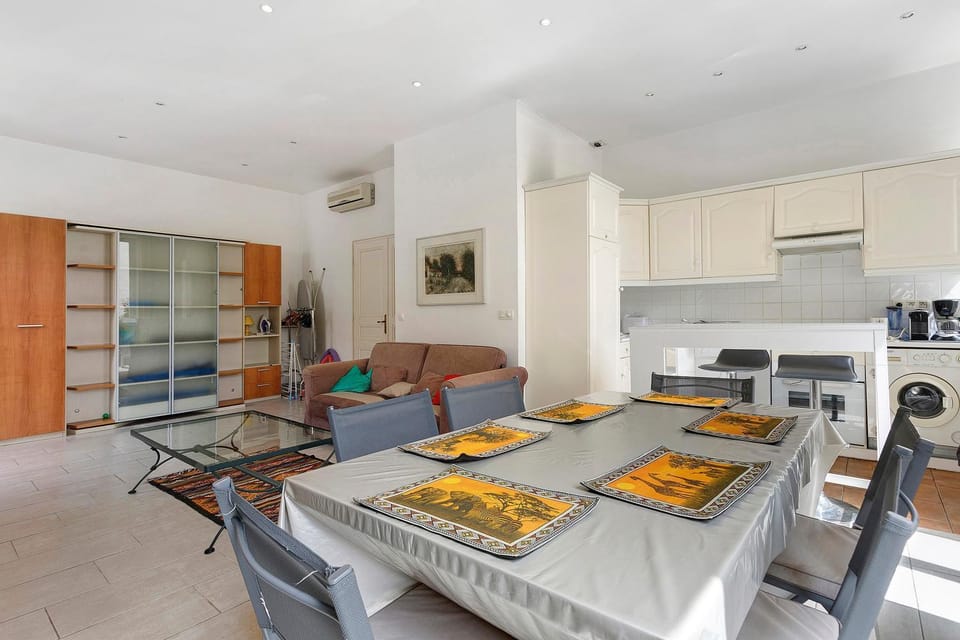 2 Bedroom Apartment Cannes Center Apartment in Cannes