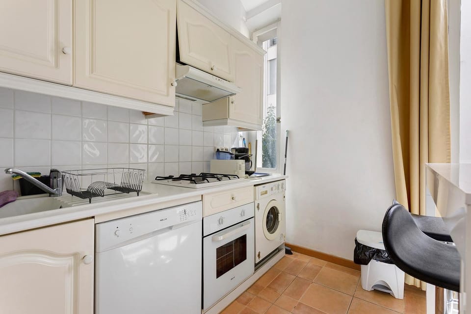 Kitchen or kitchenette, Living room