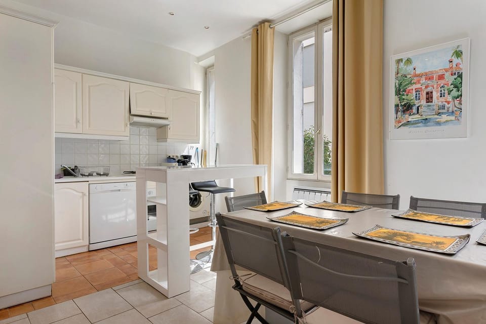 2 Bedroom Apartment Cannes Center Apartment in Cannes