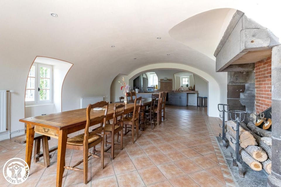 Dining area, pet friendly