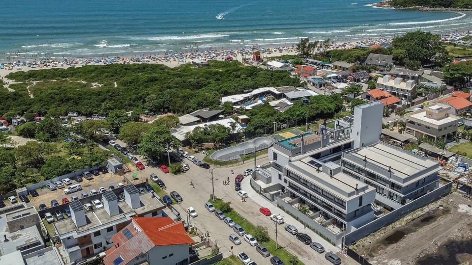 Apt Tamar a 50m da praia da Barra by Achei Floripa Apartment in Florianopolis