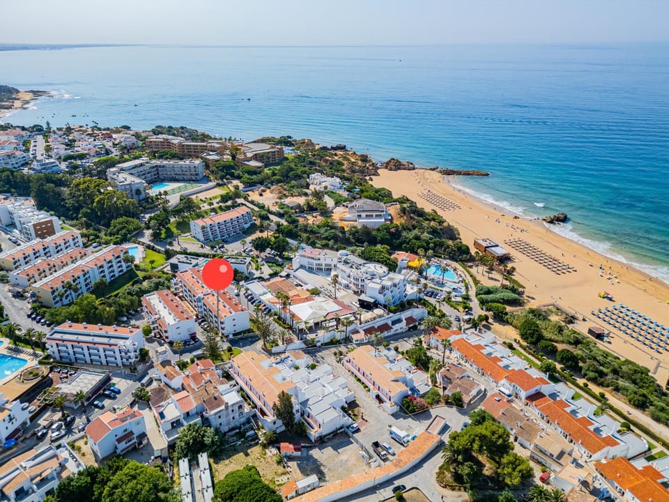 Property building, Bird's eye view, Street view