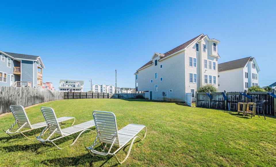Captains Choice-KDH MP 7, Pool, Hot Tub, Rec Room, Pets OK, YR Flex Stays House in Kill Devil Hills