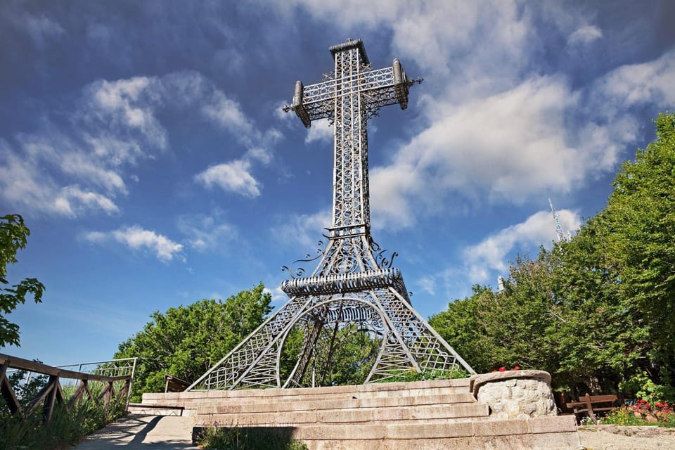 Nearby landmark
