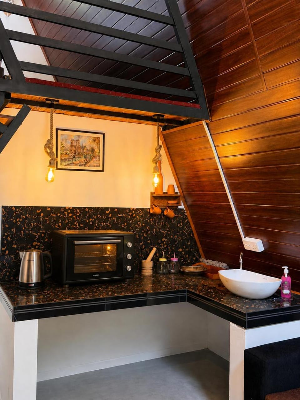 Kitchen or kitchenette, Dining area
