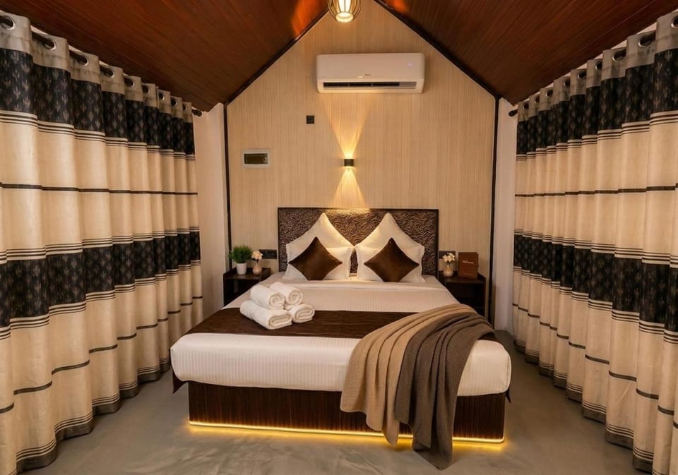 Bed, Photo of the whole room, Bedroom, air conditioner