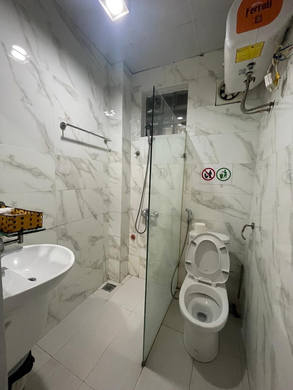 SUPER LOCATION - Old Quarter - Quite-2 mint to Lake Apartment in Hanoi