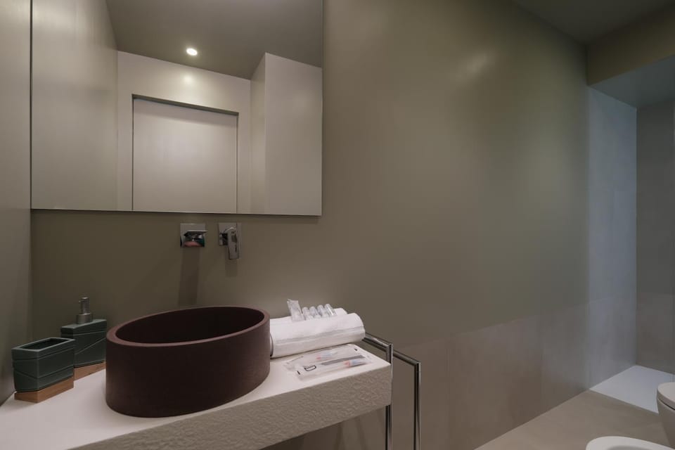 Bathroom, towels
