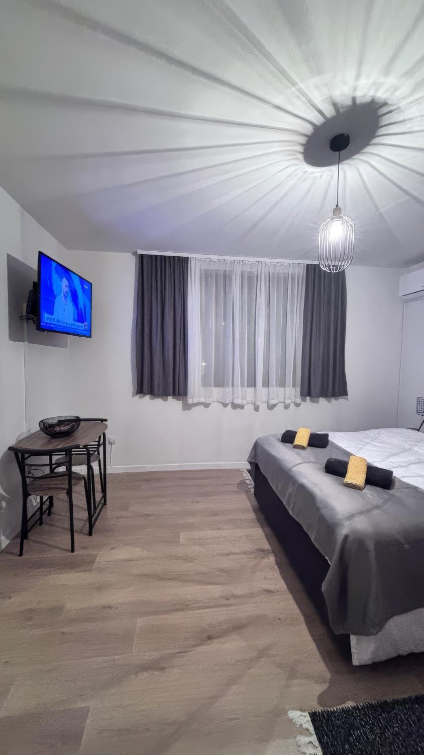 Communal lounge/ TV room, TV and multimedia, Seating area, Dining area