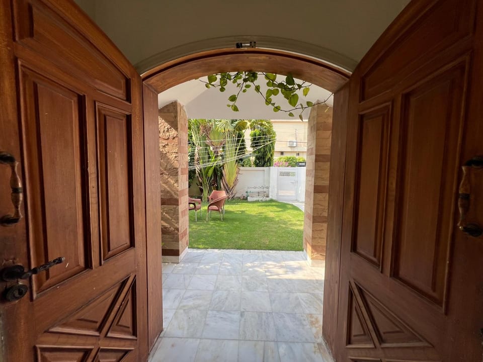 Contemporary 1 Kanal Premium House equipped with 4 Bedrooms in DHA Phase 2, Prime Location Villa in Lahore