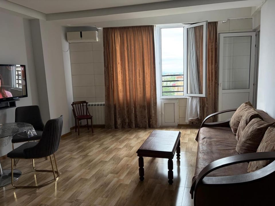TV and multimedia, Living room, Seating area, air conditioner