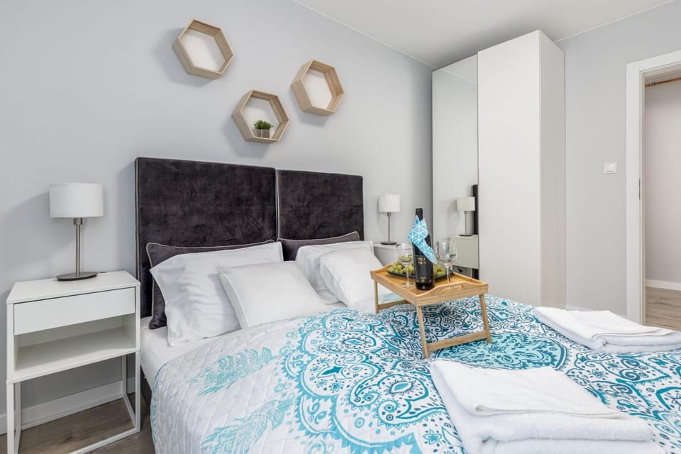 Bed, Photo of the whole room, Bedroom, towels, wardrobe