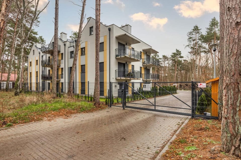 Property building, Day, Neighbourhood