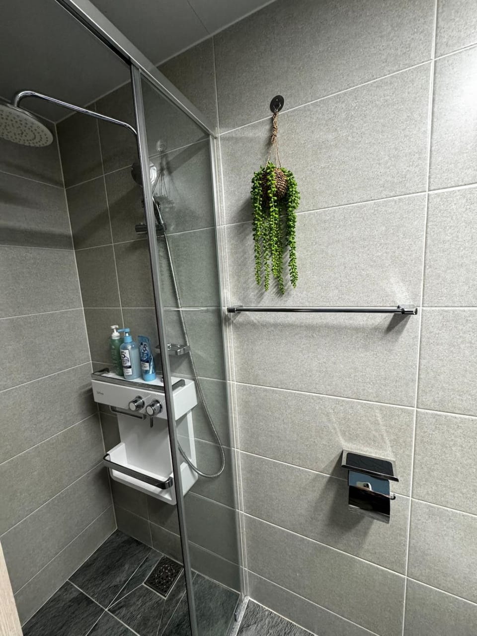 Shower, towels
