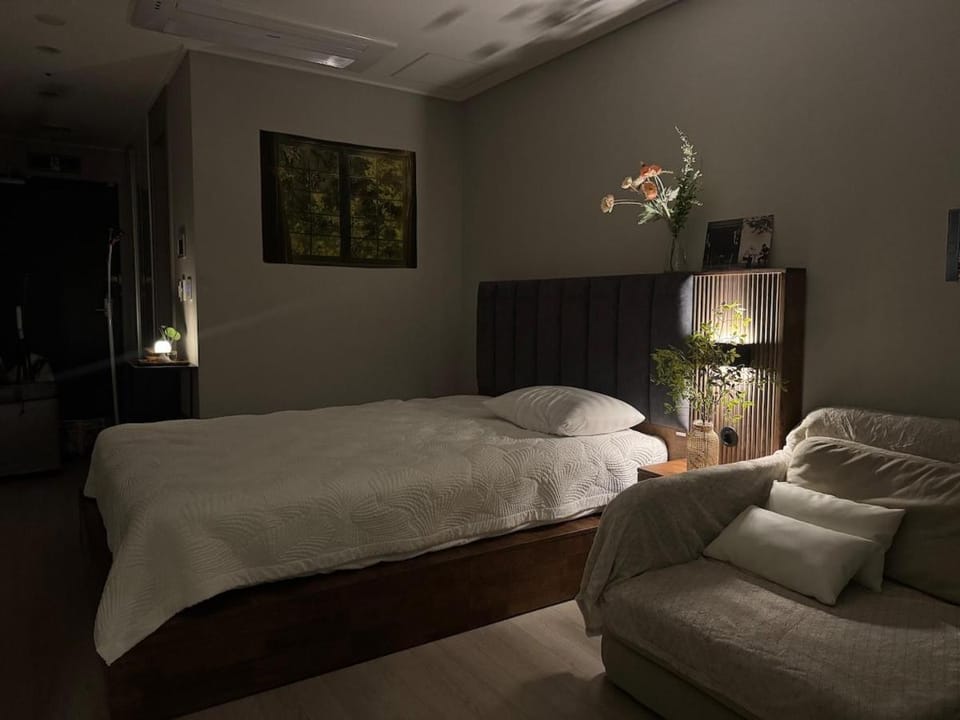 Bed, Photo of the whole room, Bedroom