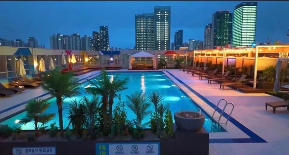 Pool view, Swimming pool